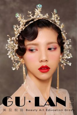 服饰与化妆造型 打造整体形象的和谐之道