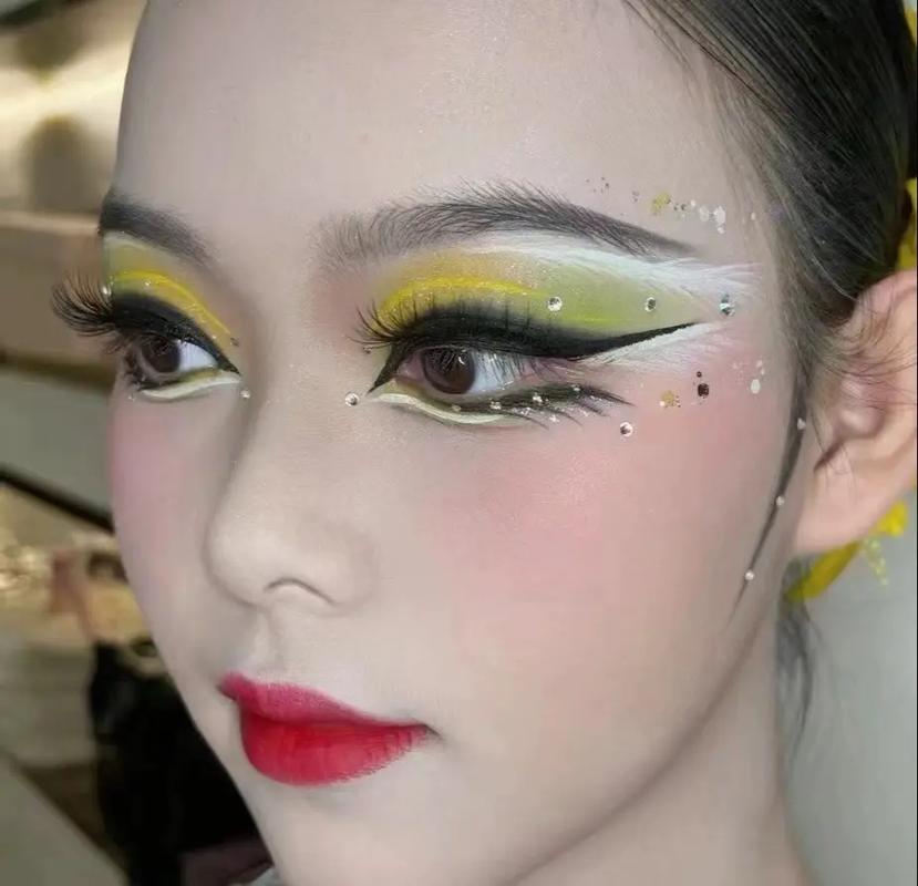 专业演出舞台妆造型与新娘跟妆服务